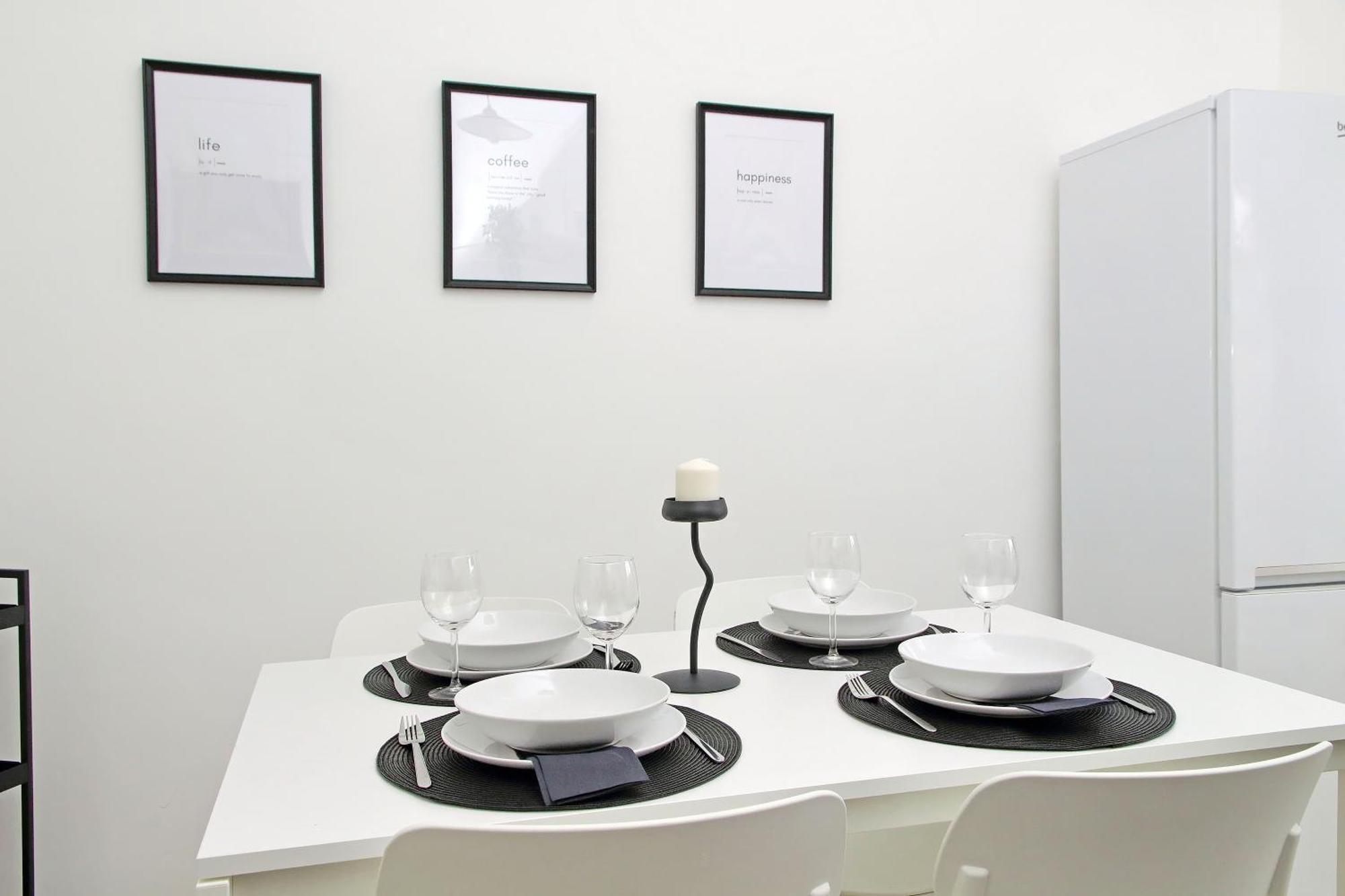 Carmen's Flat * Rom